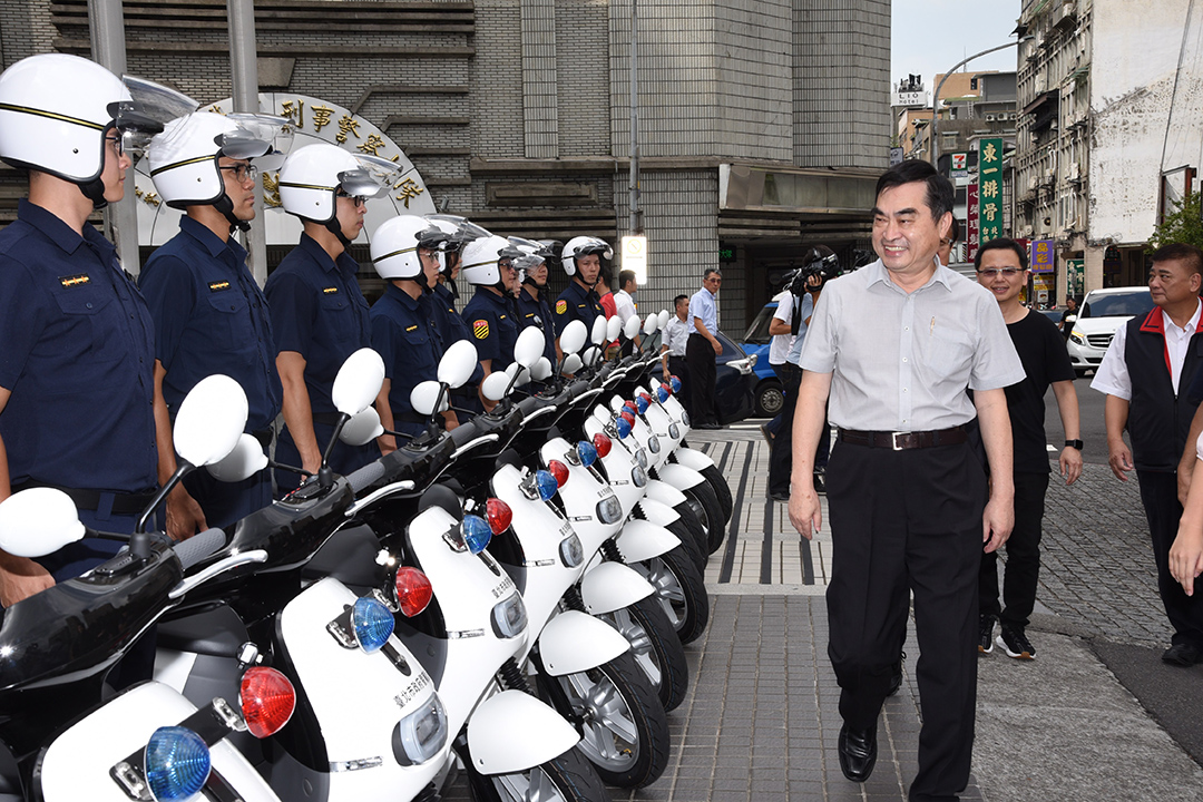 proimages/IN新聞/2019/08/0830_GOGORO/副市長鄧家基巡視Gogoro警車.jpg